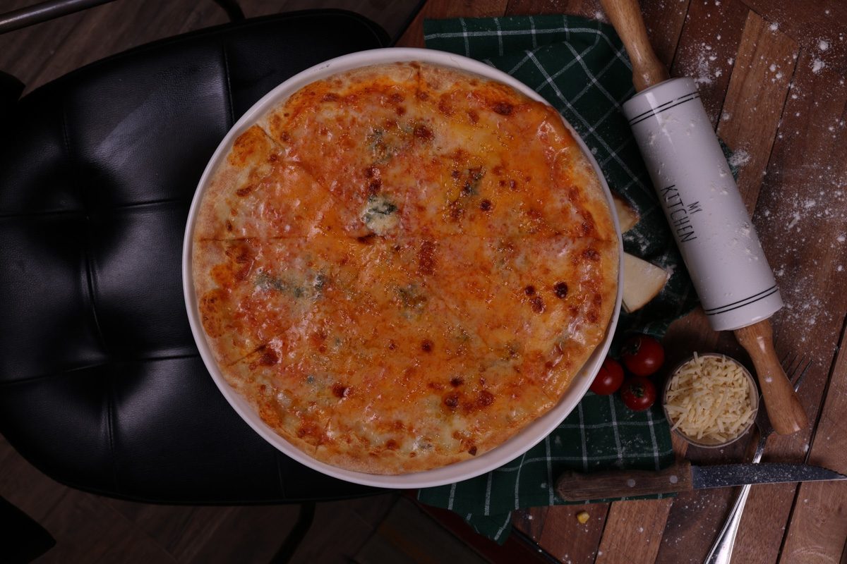 DÖRT PEYNİRLİ PİZZA