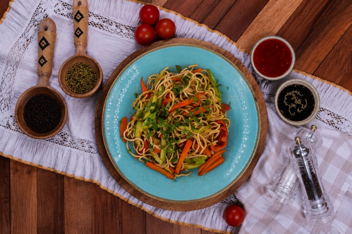 SEBZELİ NOODLE